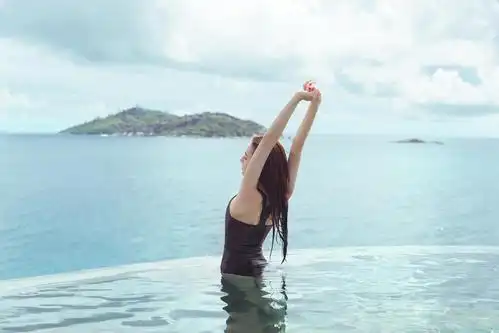 迪丽热巴泳衣照正式上线,每一个画面都美到令人窒息