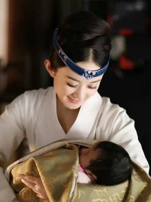 赵丽颖终于顺利产子,网友却不买账了