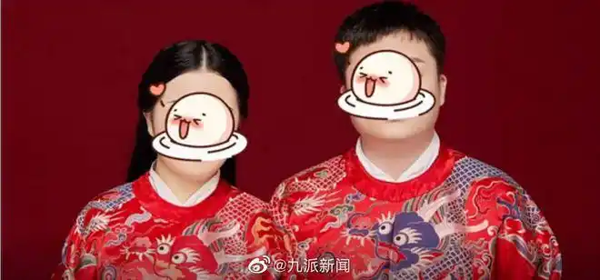 唐女士使用汉服证件照登记结婚时,工作人员称此前没有先例,请他们