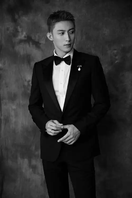 2021#微博电影之夜#,@johnny黄景瑜我们一会儿见#黄景瑜灰白挑染