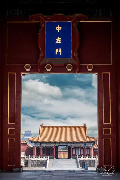 当门框成为前景,-luc摄影