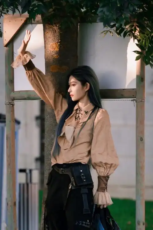 王奕超话number one梦中的花园有少女 阳光跟慵懒@sn