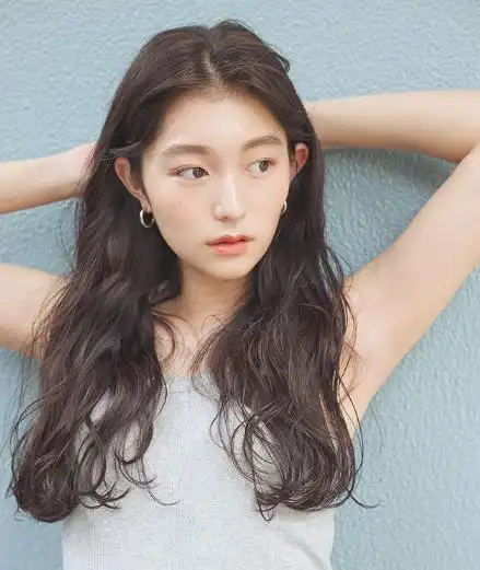 2,发型要根据脸型来定!圆脸长直发超显胖,长脸,方脸刘海是重点