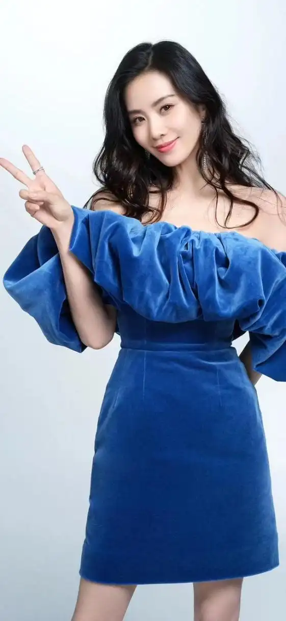 刘诗诗蓝色小礼服写真