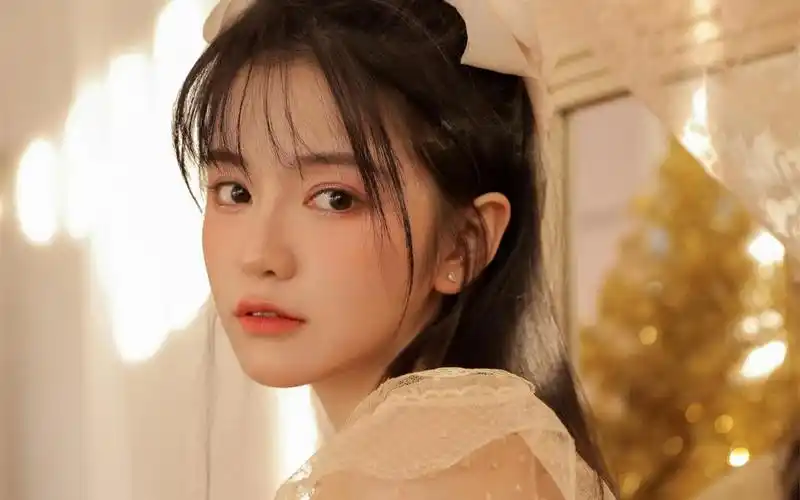 蕾丝美女精致妆容居家高冷写真,高清壁纸图片,清纯美女-回车桌面