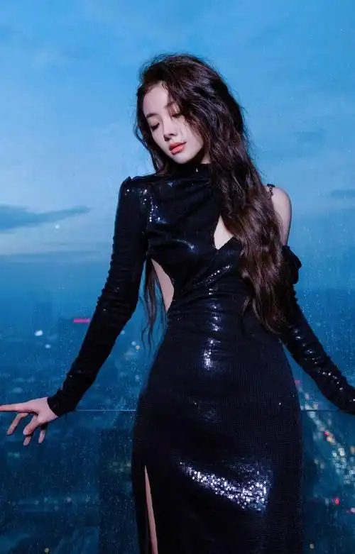 喻言端庄优雅恬静写真楚楚动人