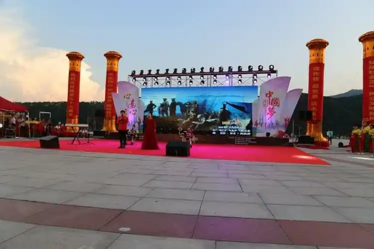 "庆七一颂党恩"周末大舞台文艺演出在民族广场举行
