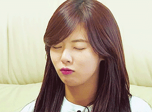 调皮大笑的可爱女人惹人疼爱的大美女美女扮萌吐舌头美女拍手打招呼