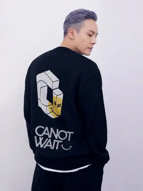 紫色大背头佩戴墨镜帅气有型#陈伟霆地铁霓虹大片