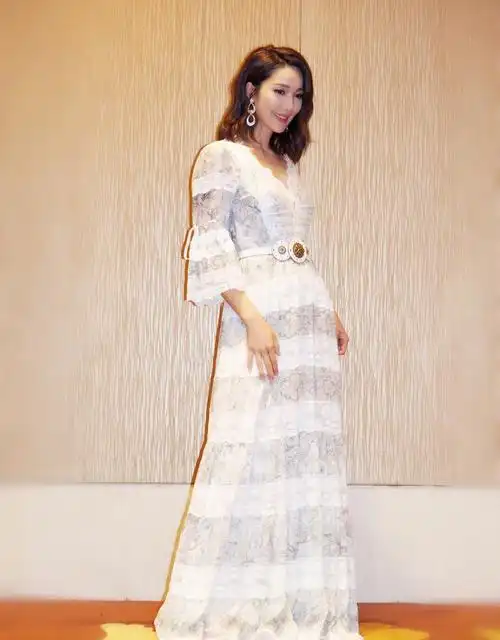 李亚男新加坡演唱会性感图片45