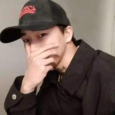 黑衣黑帽酷男孩头像