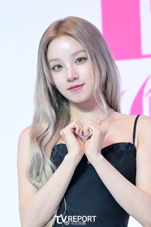 哇哦,米有想到新闻图的宋雨琦都这么美~她的状态一如既往好诶!