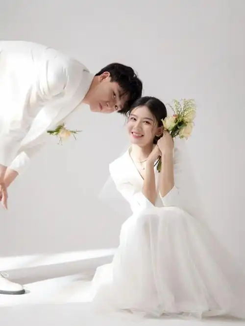 力推97矮个子新娘的福音|室内极简婚纱照_婚纱照_新娘_极简风_室内