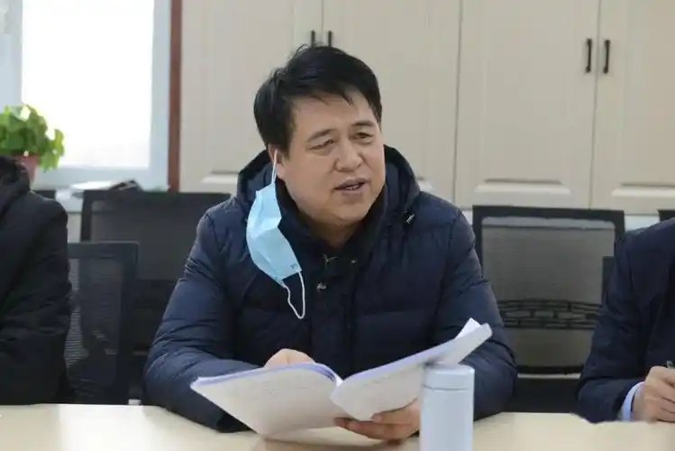 石楼中学校长 李增强