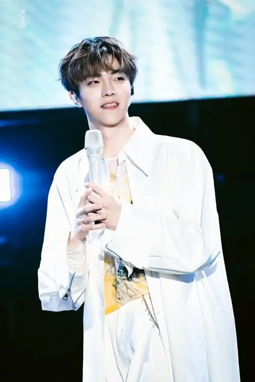 陈立农六周年给粉丝唱生日歌##陈立农0406出道六周年快乐