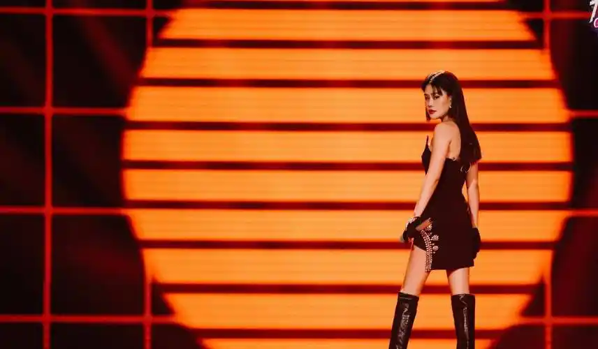 《为歌而赞》意外多,单依纯被百赞团说哭,袁娅维小细节暴露人品_节目