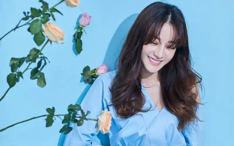 迪丽热巴清新灵动写真桌面壁纸高清大图预览1920x1200_大陆明星下载