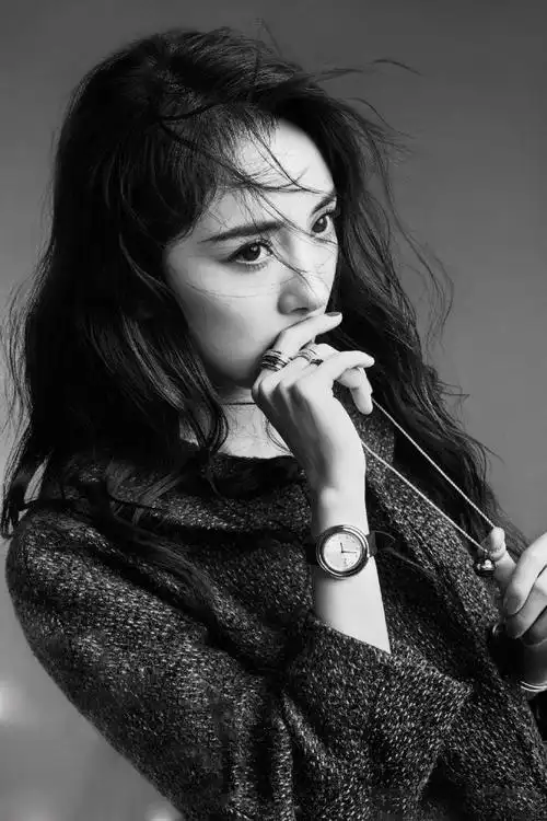 杨幂黑白成熟性感大片写真图片