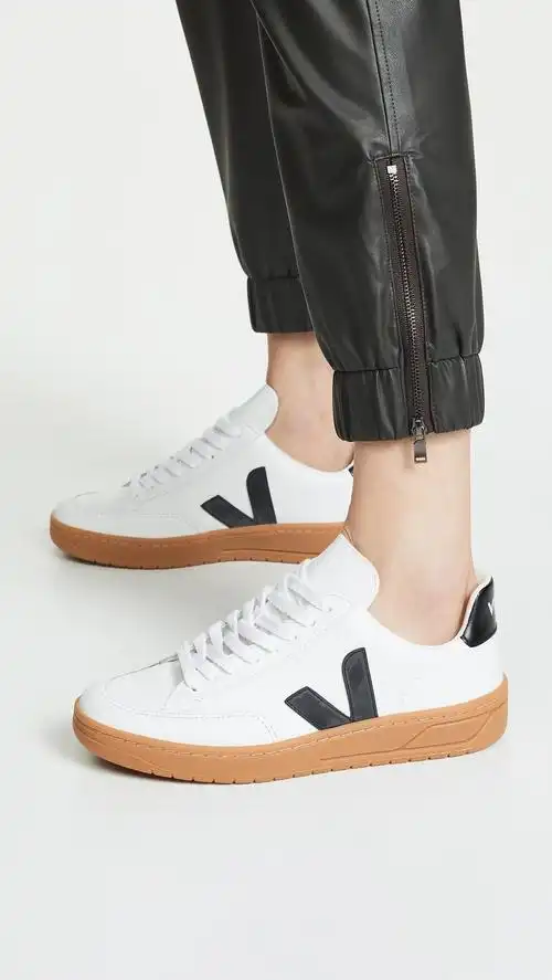 网购法国veja小白鞋低至hk$617 免费直运香港/澳门