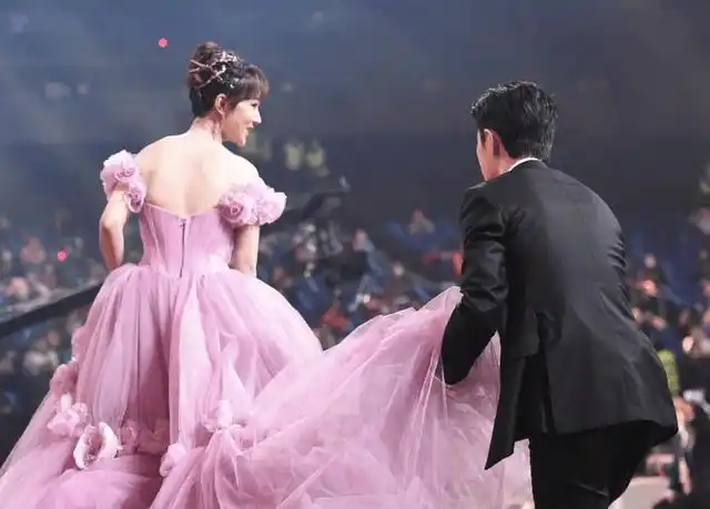 原创杨紫是瘦了多少甩掉拜拜肉露出天鹅颈同框肖战粉丝都不淡定了