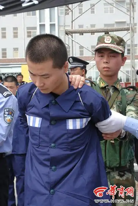 公开逮捕"砍刀队"成员尚小龙