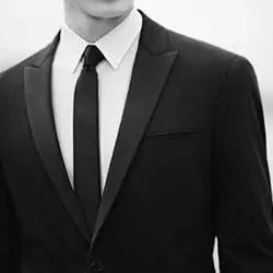 穿西装的女生半身头像