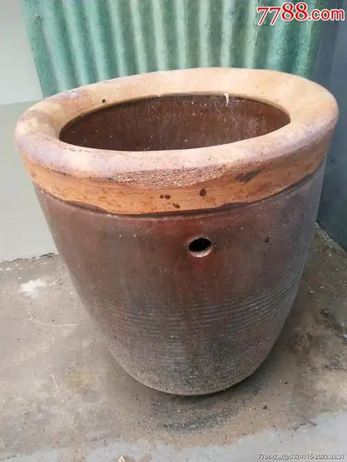 清代蒸馏酒冷却用的的空心陶缸