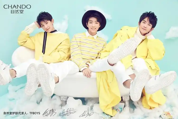 深谙粉丝心理的自然堂,选择在直播期间首次放送tfboys广告花絮,既满足