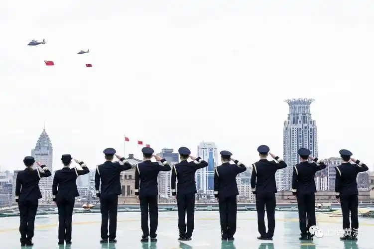 一心为民黄浦民警在岗迎接中国人民警察节