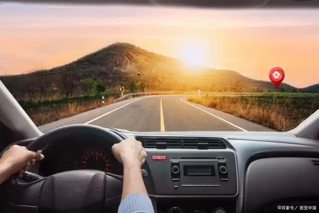 一,定期检修汽车零部件  汽车零部件的安全关系着驾驶过程能否正常