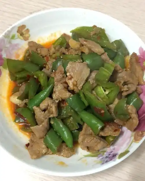 聪仔不会做饭做的家常菜-青椒炒肉
