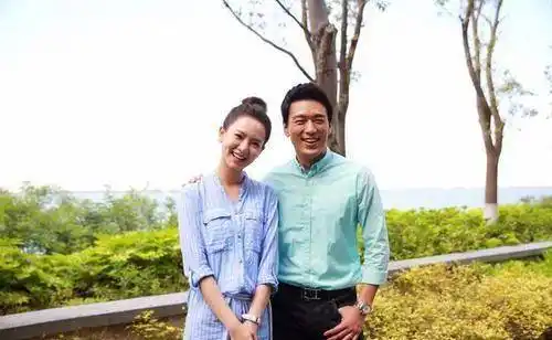 他出道28年零绯闻,如今与青梅竹马结婚,一家四口超幸福_王耀庆_合作