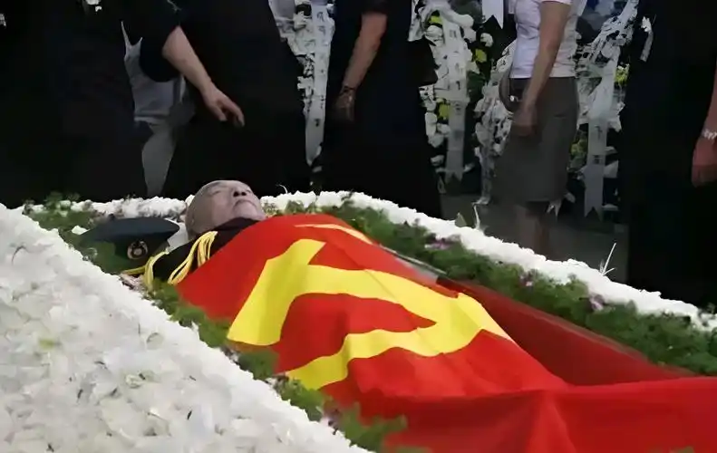 几天前,他因突发心源性心脏病,在昌平区玫瑰园别