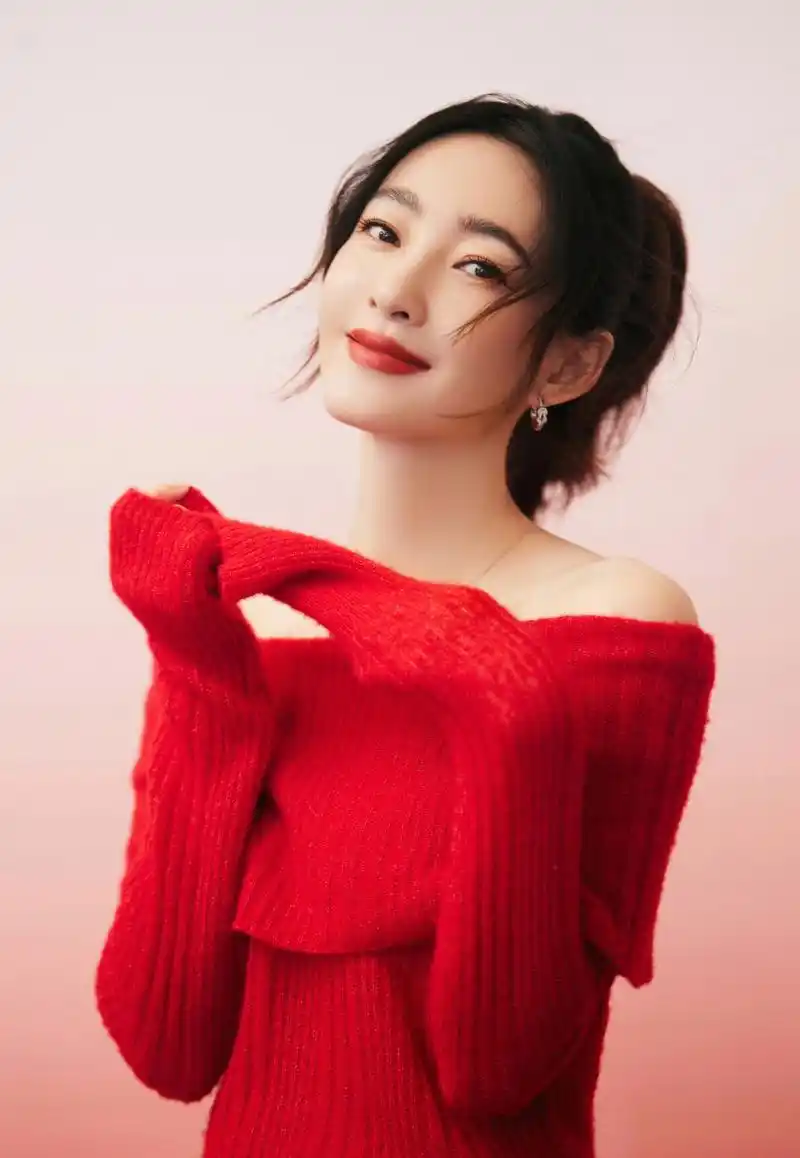王丽坤,红色毛衣,美美美!
