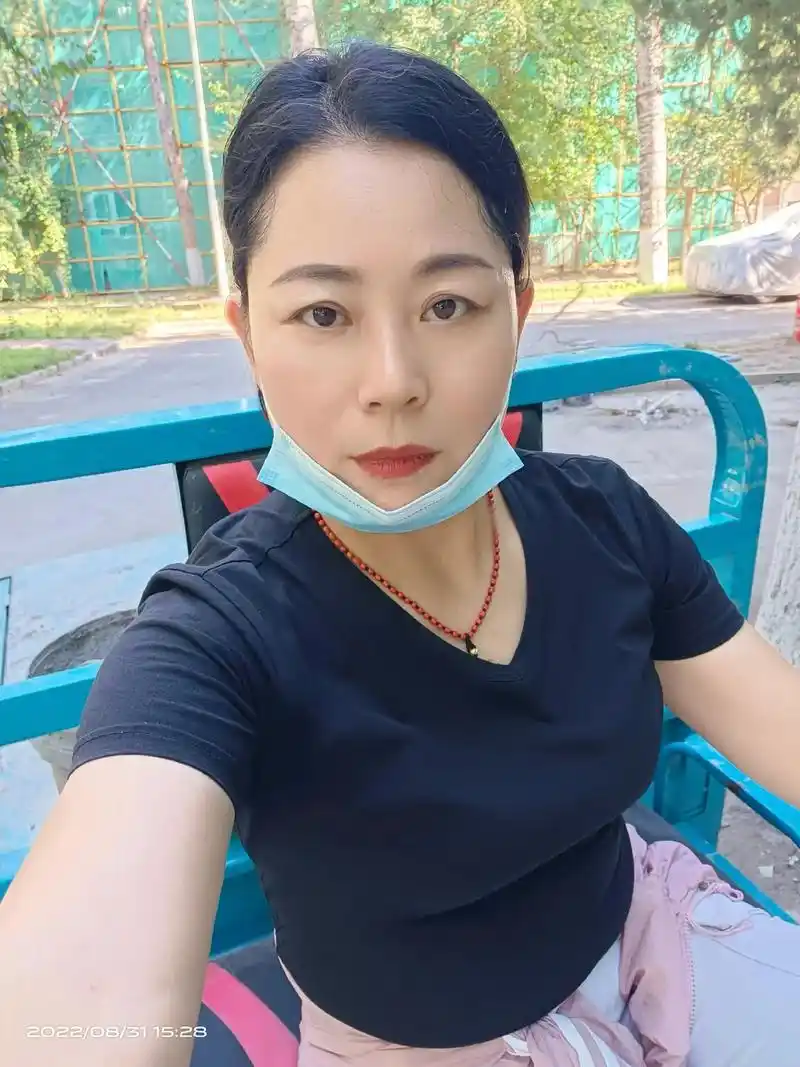 四十岁的女人,上得厅堂,下得厨房,能过优越的生活也吃得苦中苦 - 抖音