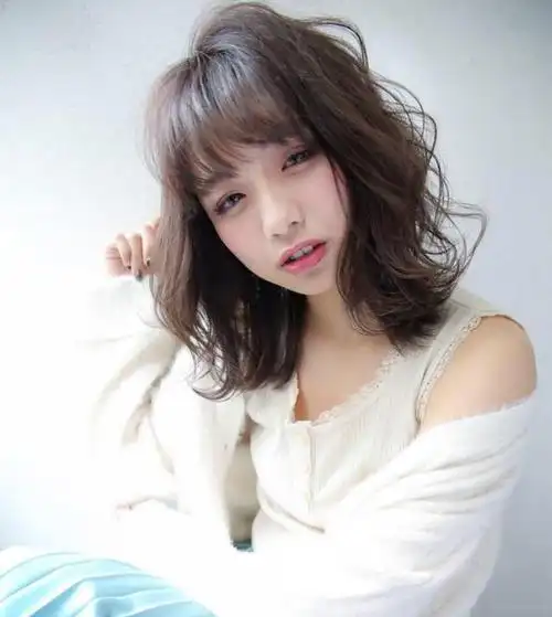 10款适合圆脸的中卷发,软弹柔卷时尚减龄,空气刘海显小又瘦脸_发型