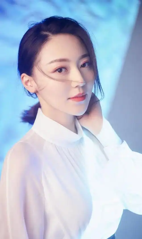 黄梦莹精美壁纸:漂亮端庄,大方有气质!