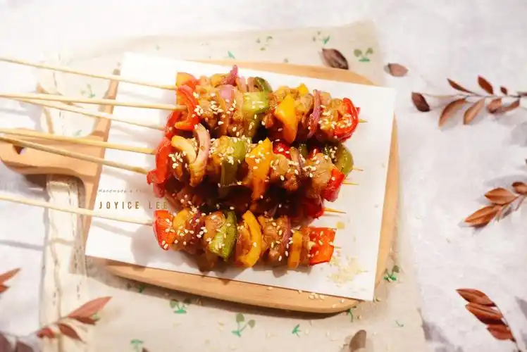 彩椒沙茶烤肉串的做法