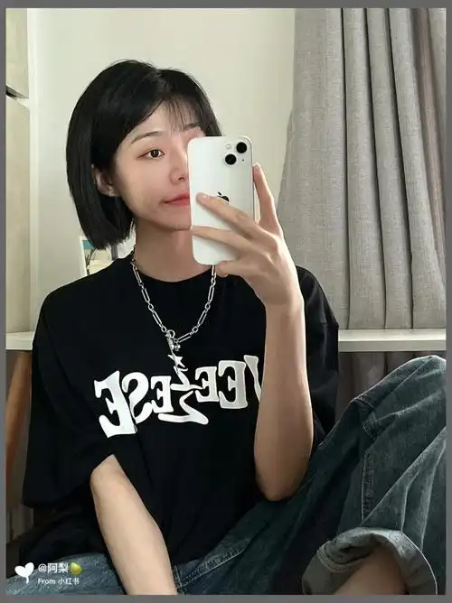 短发女生日常耍帅05