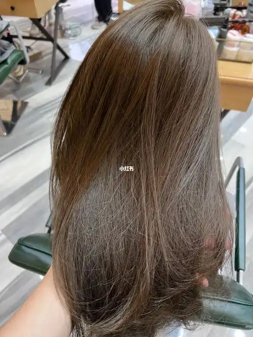 蜜茶棕_蜜茶棕_发色_时尚_发型