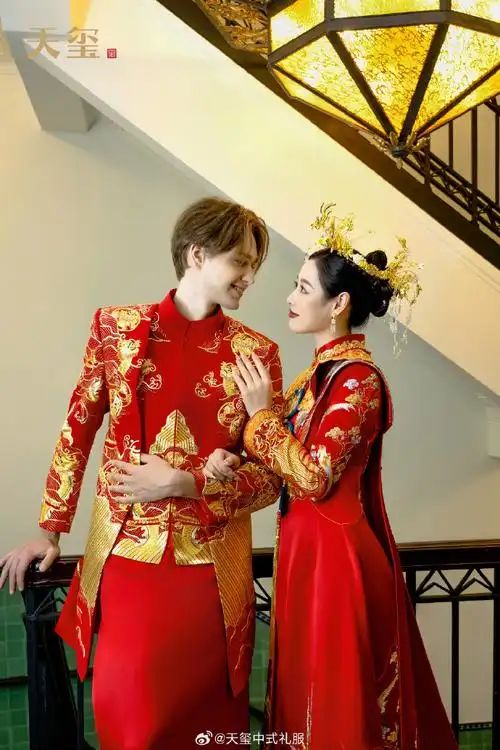 礼服#    当唯爱东方美学的中外情侣,穿上孙杨&张豆豆同款新中式嫁衣