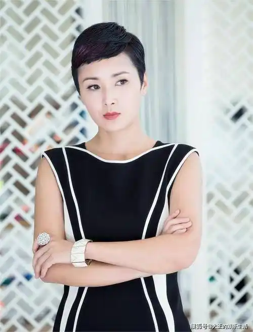 顶着个"半永久短发"演了五六部剧了