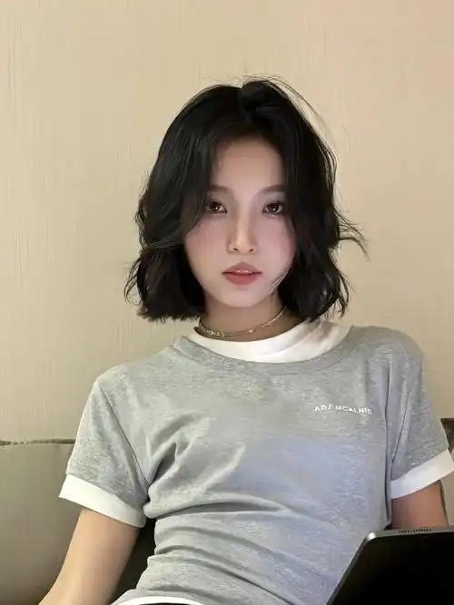 氛围感短发法式烫发