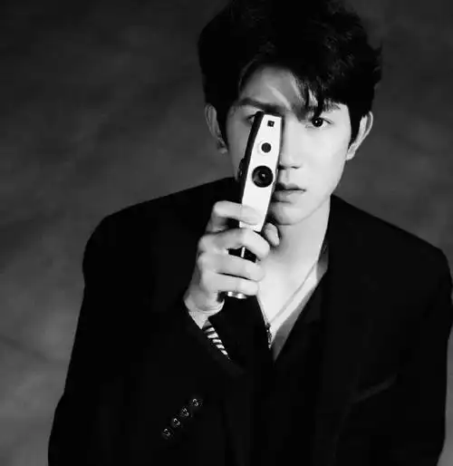 王源上影节出图#嘿嘿嘿今天超级帅的好期待啊,王室你真是我的神啊