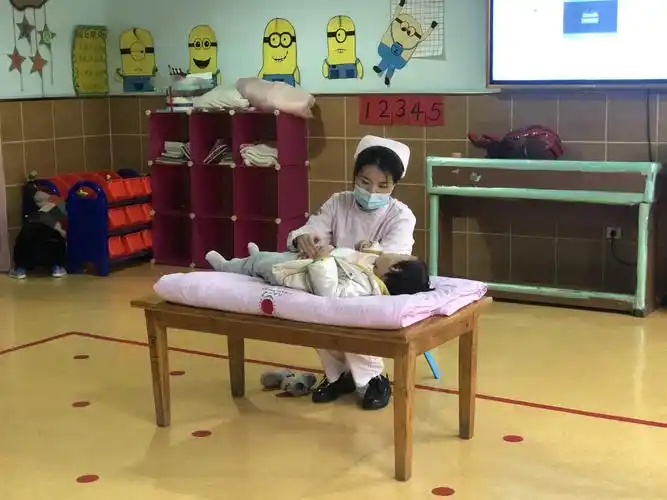 《家长进课堂 爱伴我成长》——武汉大学永城小太阳幼儿园宝二班