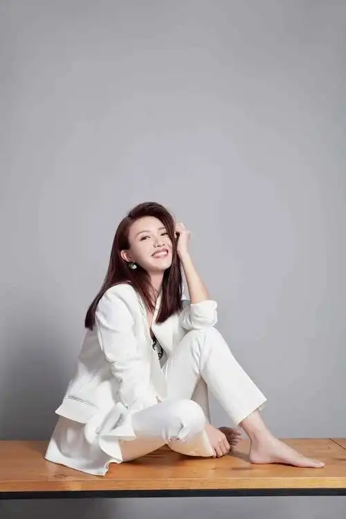 傅晶出道20多年,却始终没有爆红.