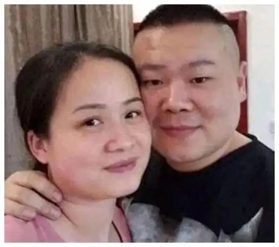 说到岳云鹏老婆郑敏,她呀,通过网络社交平台晒了个文,还配了一张让人