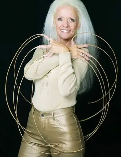 每个人都有指甲,那么你知道世界上最长指甲吉尼斯记录是哪些呢?