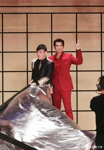 央视春晚彭于晏,吴磊同框,吴磊新年愿望:希望有个"女朋友"!