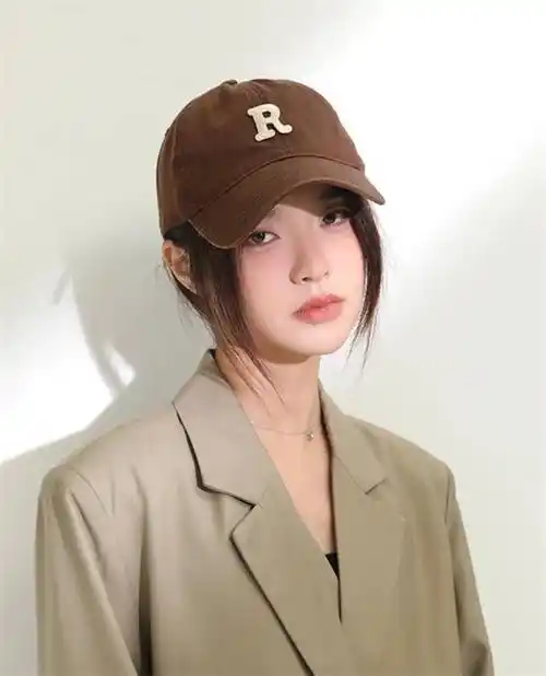 原创提醒你千万不要小瞧棒球帽不管30岁还是50岁戴上洋气又减龄